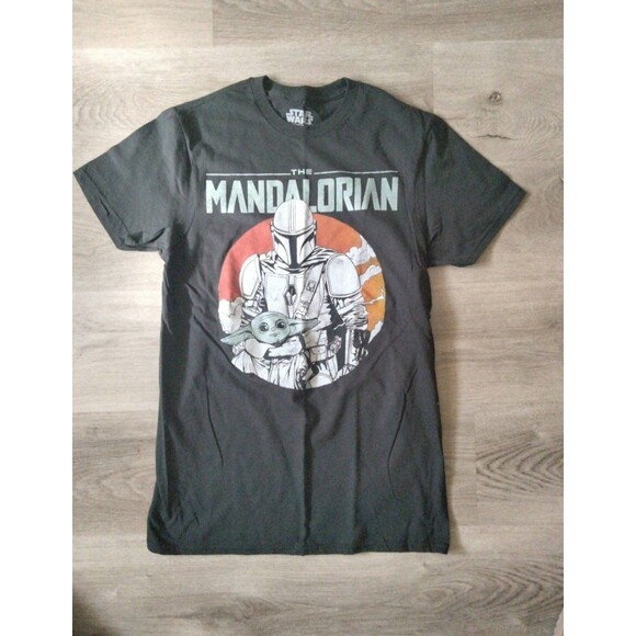 Star Wars The Mandalorian t-shirt Adult Small graphic tee - Picture 1 of 3